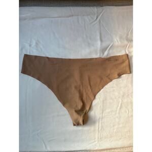 NWOT Calvin Klein Size M Seamless Thong Nude Tan Laser Cut Invisible No Show